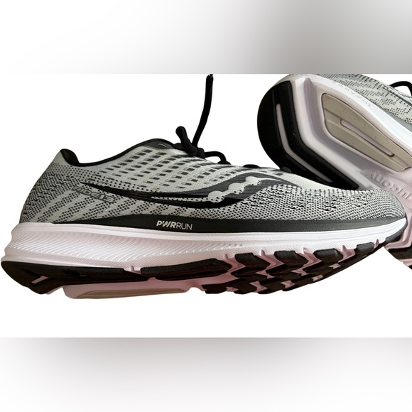 Saucony Ride 13 PWRWAY in a sleek Grey/Black colorway, size Women’s 10.5. - Picture 7 of 8